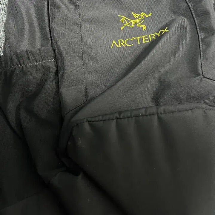 [BUNJANG] Arc'teryx Quiver Crossbody Bag Black Ash / 아크테릭스 퀴버 크로스바디 백 블랙 애쉬