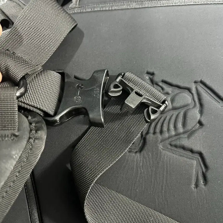 [BUNJANG] Arc'teryx Quiver Crossbody Bag Black Ash / 아크테릭스 퀴버 크로스바디 백 블랙 애쉬