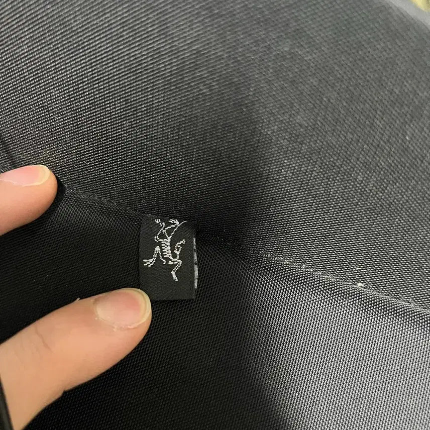 [BUNJANG] Arc'teryx Quiver Crossbody Bag Black Ash / 아크테릭스 퀴버 크로스바디 백 블랙 애쉬