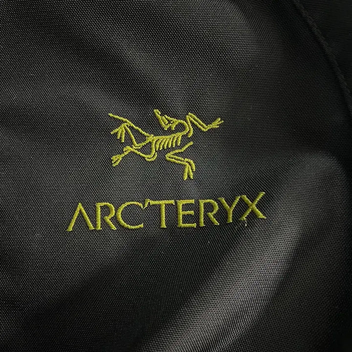 [BUNJANG] Arc'teryx Quiver Crossbody Bag Black Ash / 아크테릭스 퀴버 크로스바디 백 블랙 애쉬