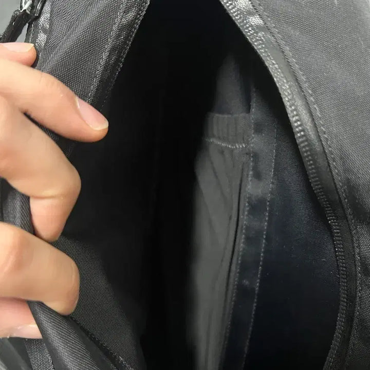[BUNJANG] Arc'teryx Quiver Crossbody Bag Black Ash / 아크테릭스 퀴버 크로스바디 백 블랙 애쉬