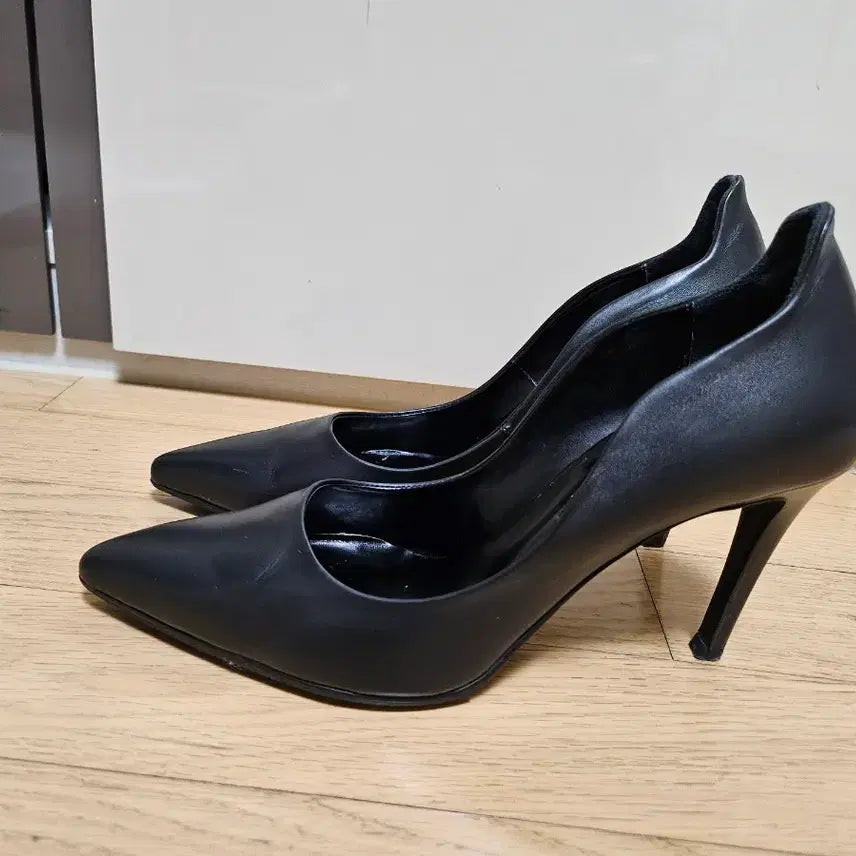 [BUNJANG] Donna Shoes Black Leather Heel Pumps (245mm) / 도나슈즈 블랙 가죽 힐 펌프스245