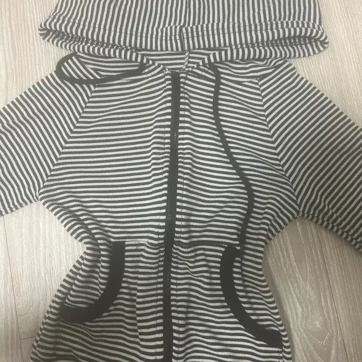 [BUNJANG] Fit Stripe Hoodie Zip-up / 에이블리 지그재그 핏 예쁜 스트라이프 후드집업