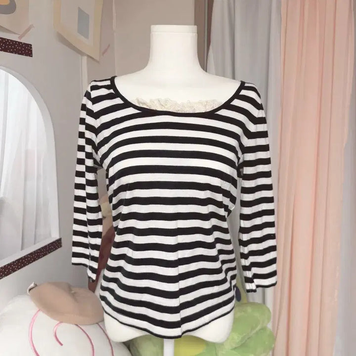 [BUNJANG] Loopy Lace Black Stripe T-shirt / 로걀 레이스 블랙 스트라이프 티셔츠 일브