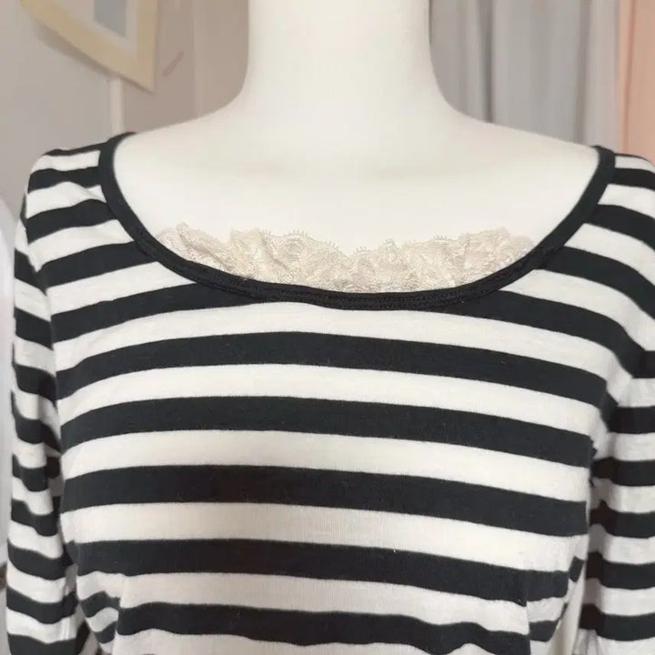 [BUNJANG] Loopy Lace Black Stripe T-shirt / 로걀 레이스 블랙 스트라이프 티셔츠 일브