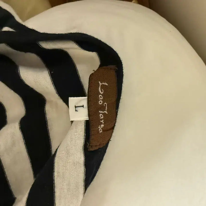 [BUNJANG] Loopy Lace Black Stripe T-shirt / 로걀 레이스 블랙 스트라이프 티셔츠 일브