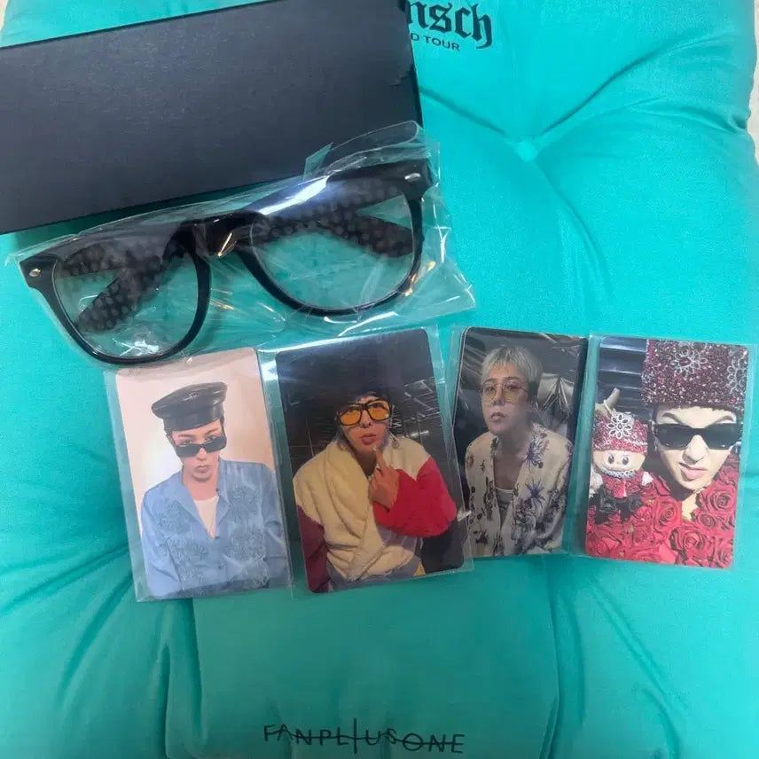 [BUNJANG] G-Dragon Übermensch Fam Zone Bundle Set / 지드래곤  팸존 포카 선글라스 방석 세트 팸키트
