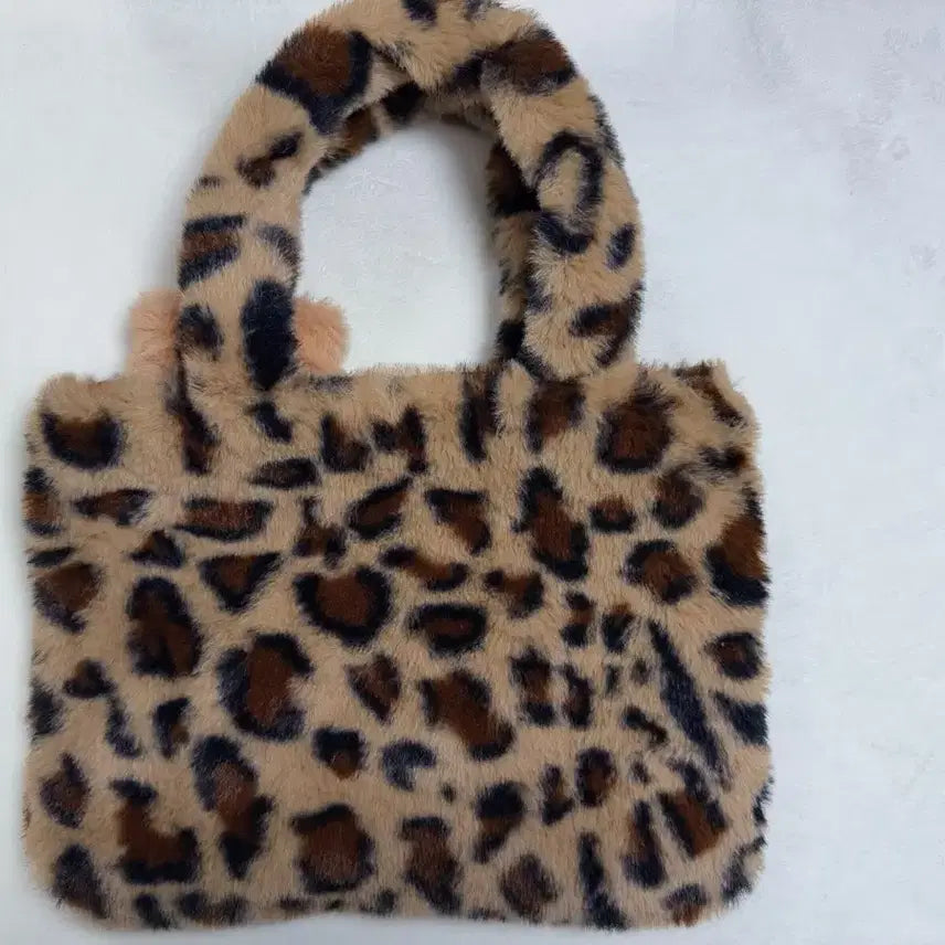 [BUNJANG] Hello Kitty Leopard Print Fur Bag / 호피 헬로키티 털가방