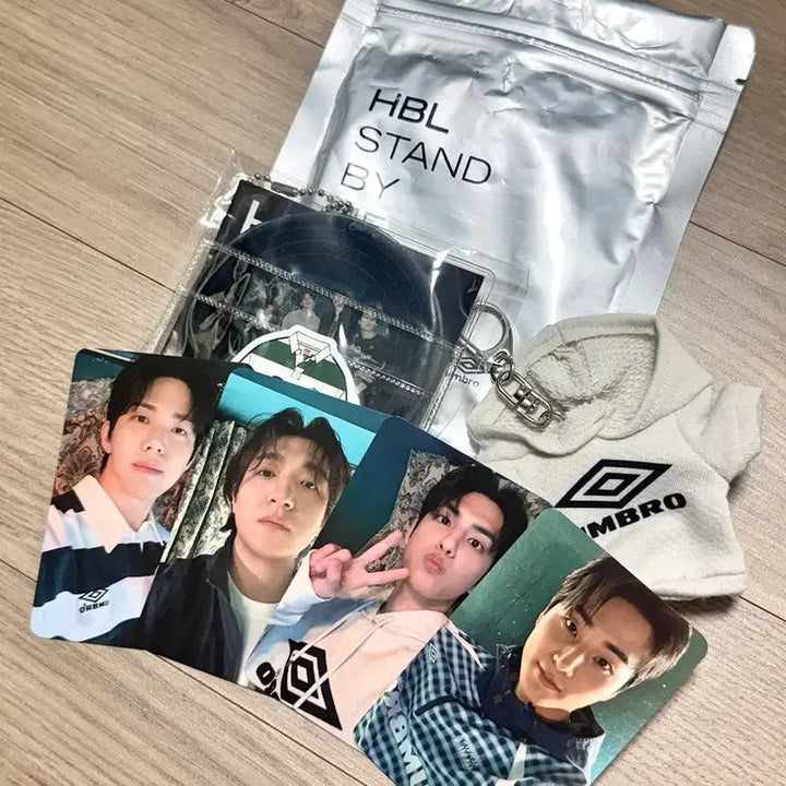 [BUNJANG] DAY6 Umbro Goods Bundle Set (Photocard, Bromide, Keyring) / 데이식스 엄브로 굿즈 풀세트 일괄 (포카, 브로마이드, 키링)