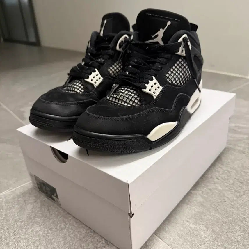 [BUNJANG] Jordan 4 White Thunder Sneakers / 조단 4 화이트 썬더 265 Jordan 4 White Thunder