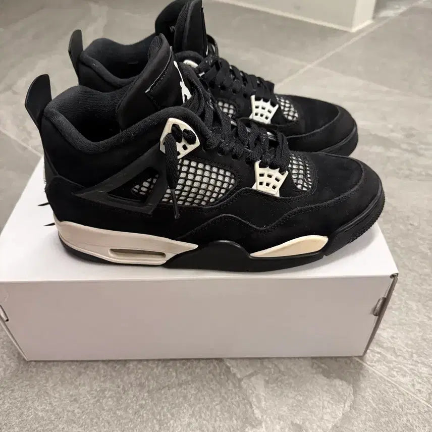 [BUNJANG] Jordan 4 White Thunder Sneakers / 조단 4 화이트 썬더 265 Jordan 4 White Thunder