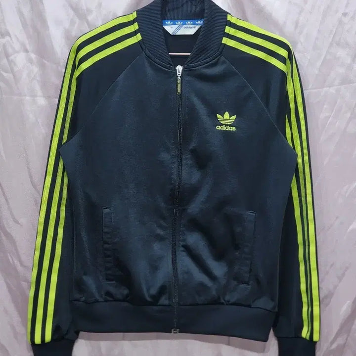 [BUNJANG] Adidas Supergirl Charcoal Green Track Top / 아디다스 슈퍼걸 옐로우라인 차콜그린 트랙탑 90