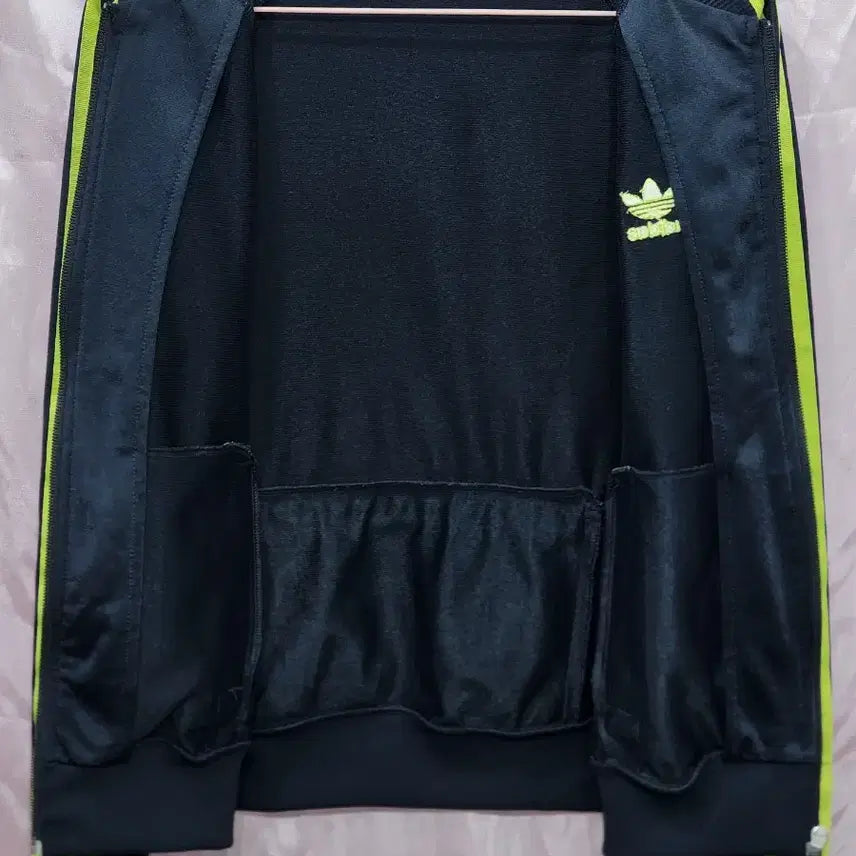 [BUNJANG] Adidas Supergirl Charcoal Green Track Top / 아디다스 슈퍼걸 옐로우라인 차콜그린 트랙탑 90