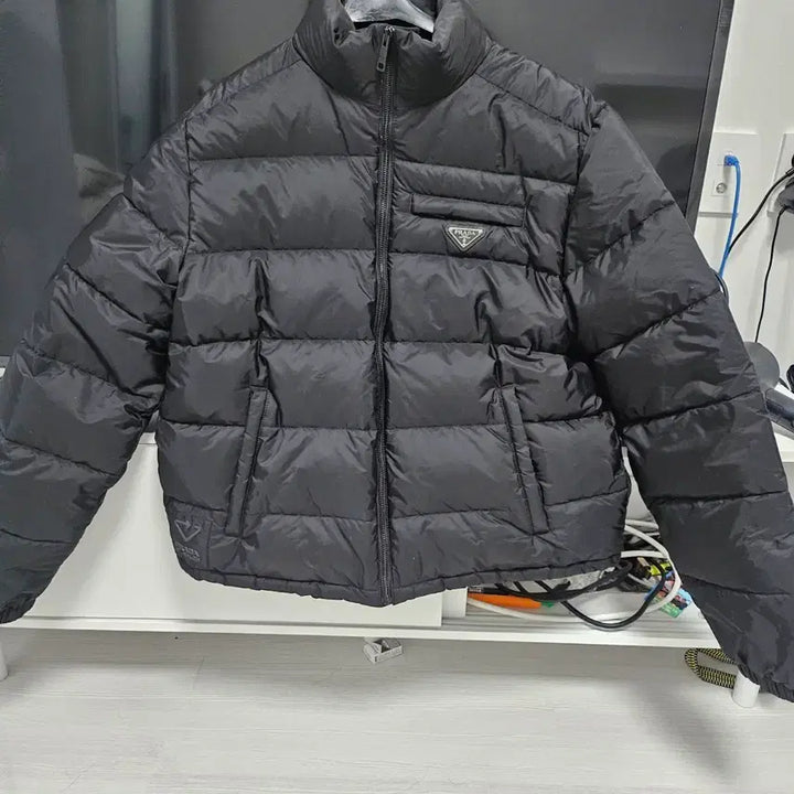 [BUNJANG] Prada Re-Nylon Padded Jacket / 프라다 리나일론 패딩 sgb 702