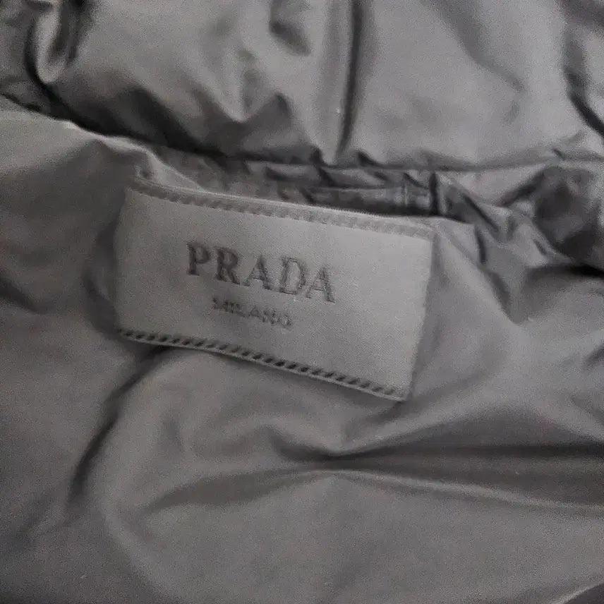 [BUNJANG] Prada Re-Nylon Padded Jacket / 프라다 리나일론 패딩 sgb 702