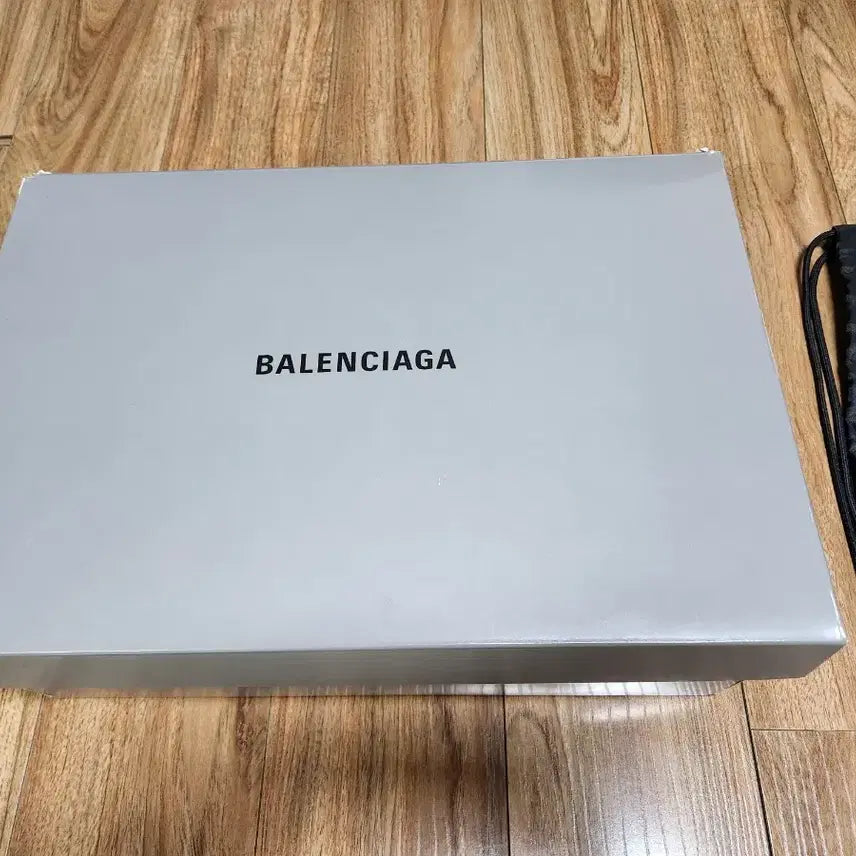 [BUNJANG] Balenciaga Triple S Sneakers Beige 42 / 발렌시아가 트리플 S 스니커즈 베이지 42 (275)