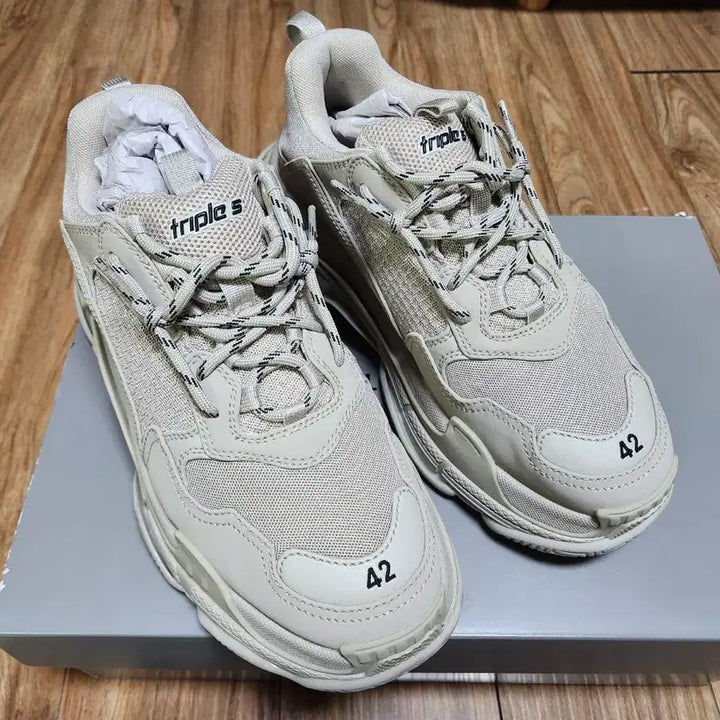 [BUNJANG] Balenciaga Triple S Sneakers Beige 42 / 발렌시아가 트리플 S 스니커즈 베이지 42 (275)