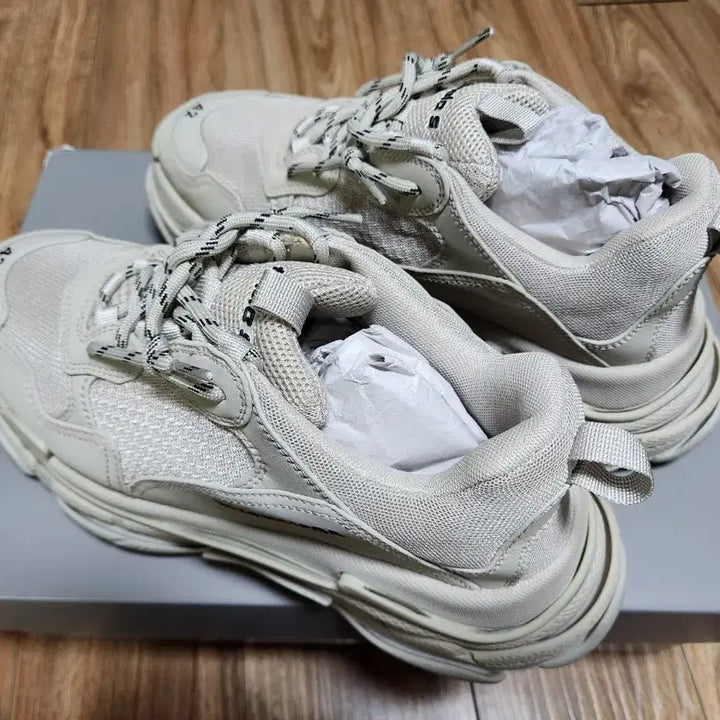 [BUNJANG] Balenciaga Triple S Sneakers Beige 42 / 발렌시아가 트리플 S 스니커즈 베이지 42 (275)