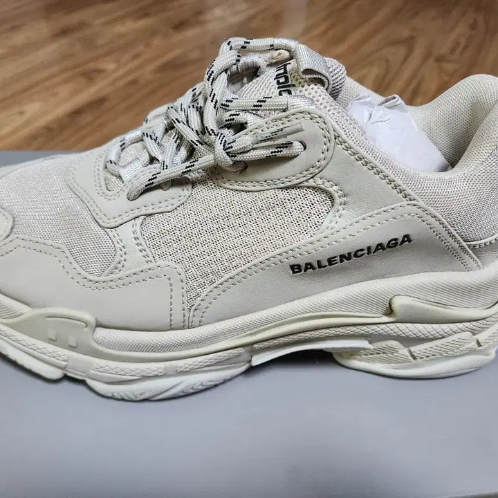 [BUNJANG] Balenciaga Triple S Sneakers Beige 42 / 발렌시아가 트리플 S 스니커즈 베이지 42 (275)