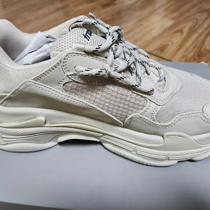 [BUNJANG] Balenciaga Triple S Sneakers Beige 42 / 발렌시아가 트리플 S 스니커즈 베이지 42 (275)