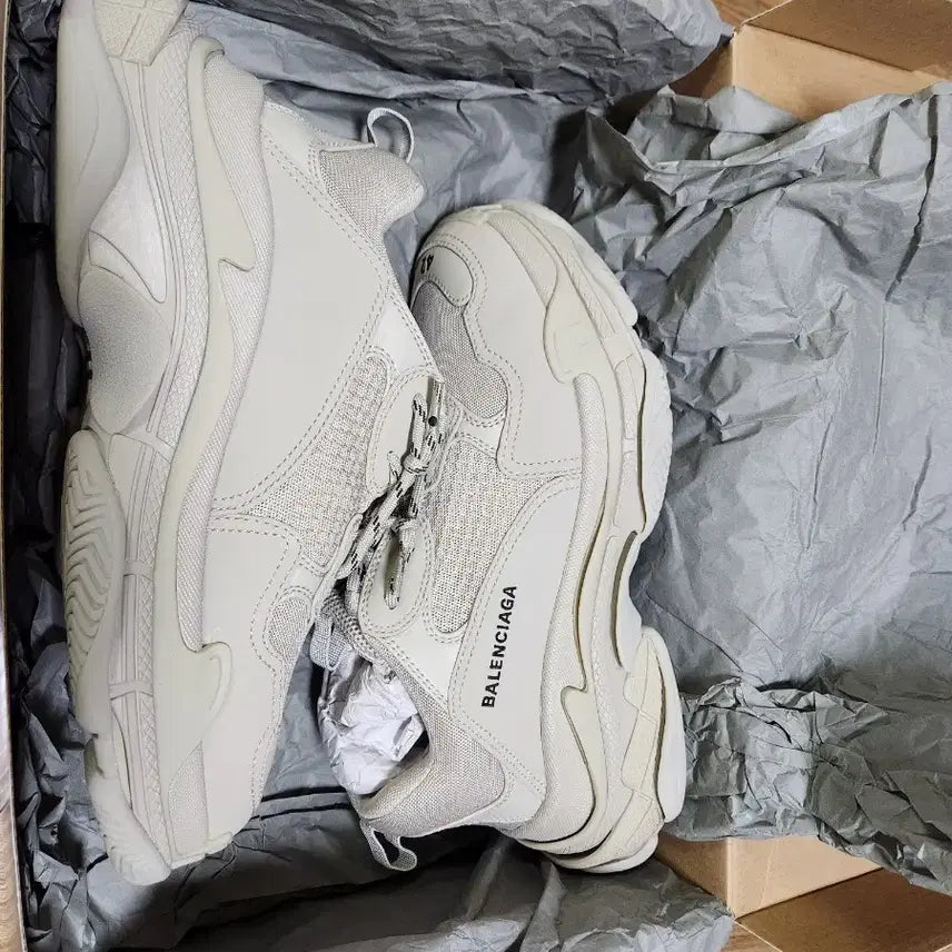 [BUNJANG] Balenciaga Triple S Sneakers Beige 42 / 발렌시아가 트리플 S 스니커즈 베이지 42 (275)