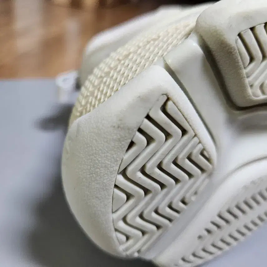 [BUNJANG] Balenciaga Triple S Sneakers Beige 42 / 발렌시아가 트리플 S 스니커즈 베이지 42 (275)