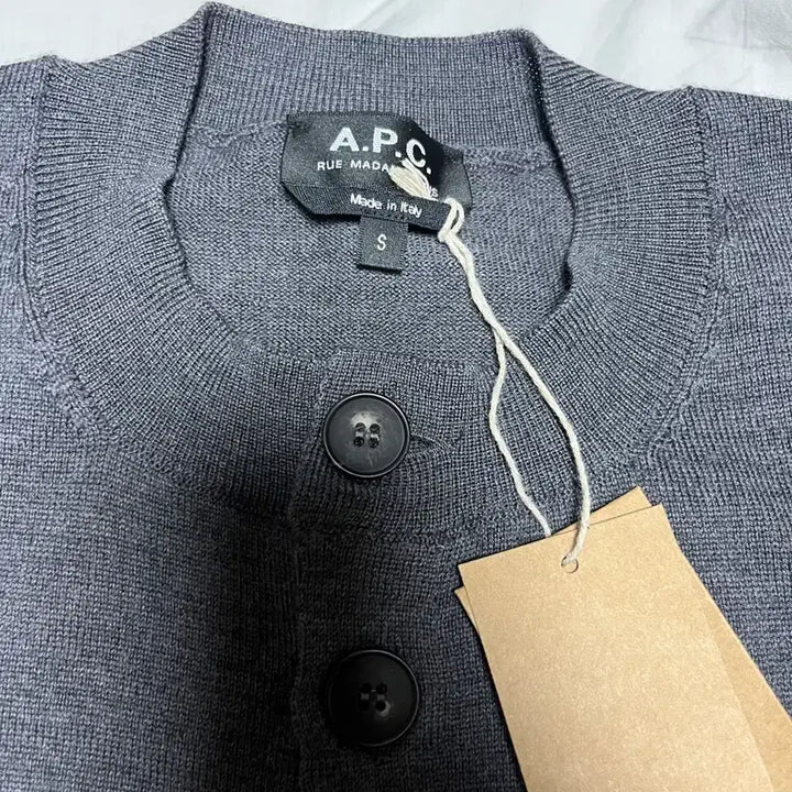 [BUNJANG] A.P.C. Gray Cardigan / A.P.C 아페쎄 라운드넥 그레이 가디건