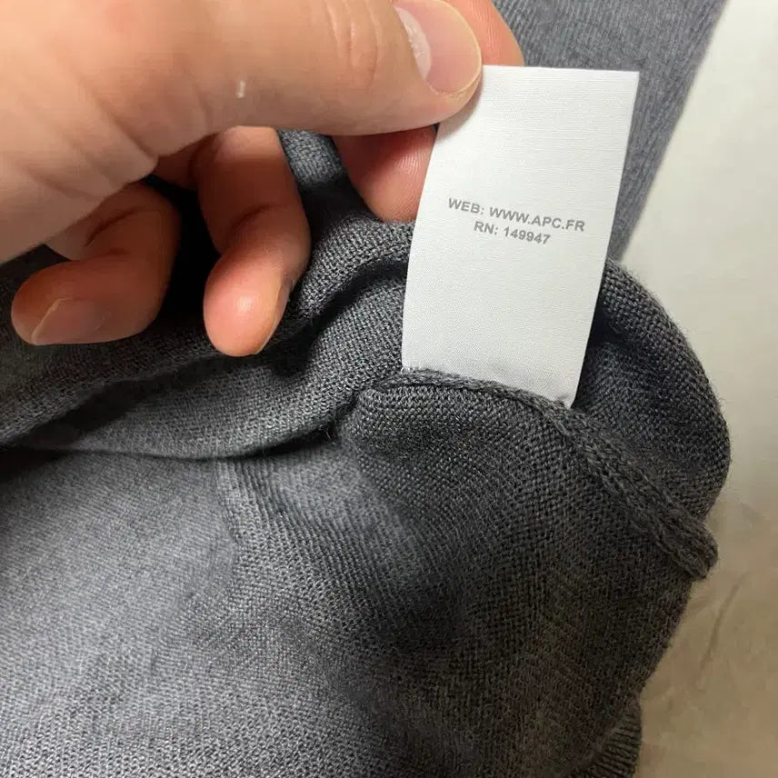 [BUNJANG] A.P.C. Gray Cardigan / A.P.C 아페쎄 라운드넥 그레이 가디건