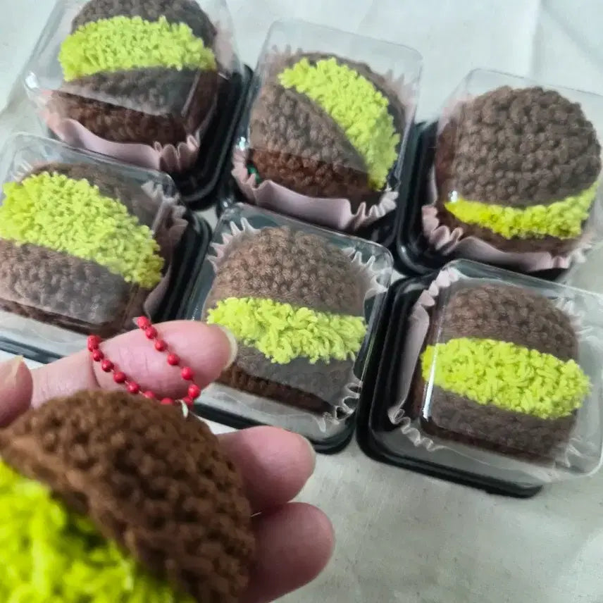 [BUNJANG] Ddujeonku Crochet Keychain / 쫀득쫀득 두쫀쿠 뜨게키링