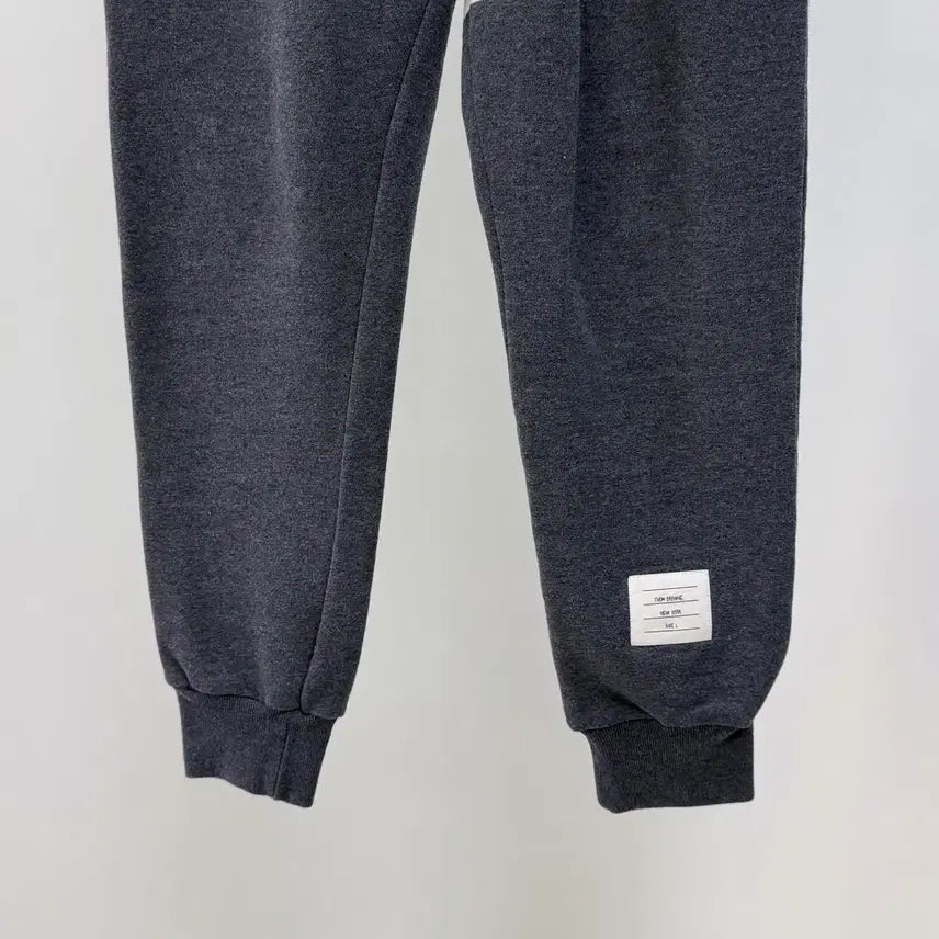 [SOLD OUT] [S+급/1] 톰브라운 사선완장 트레이닝 조거팬츠 바지 다크그레이