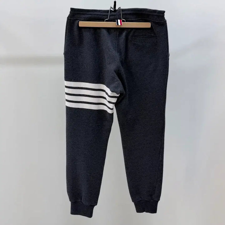 [SOLD OUT] [S+급/1] 톰브라운 사선완장 트레이닝 조거팬츠 바지 다크그레이