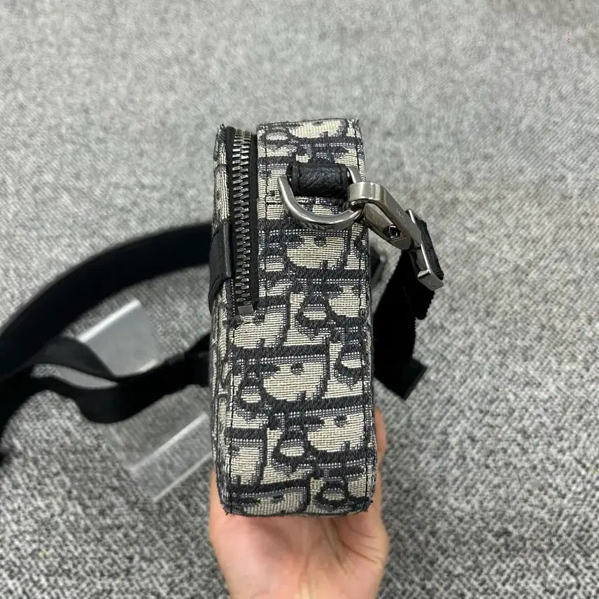 [BUNJANG] Dior Oblique Safari Messenger Bag / {국내 매장구매} 디올 오블리크 사파리 메신저백