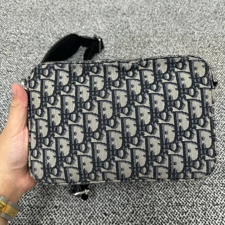 [BUNJANG] Dior Oblique Safari Messenger Bag / {국내 매장구매} 디올 오블리크 사파리 메신저백