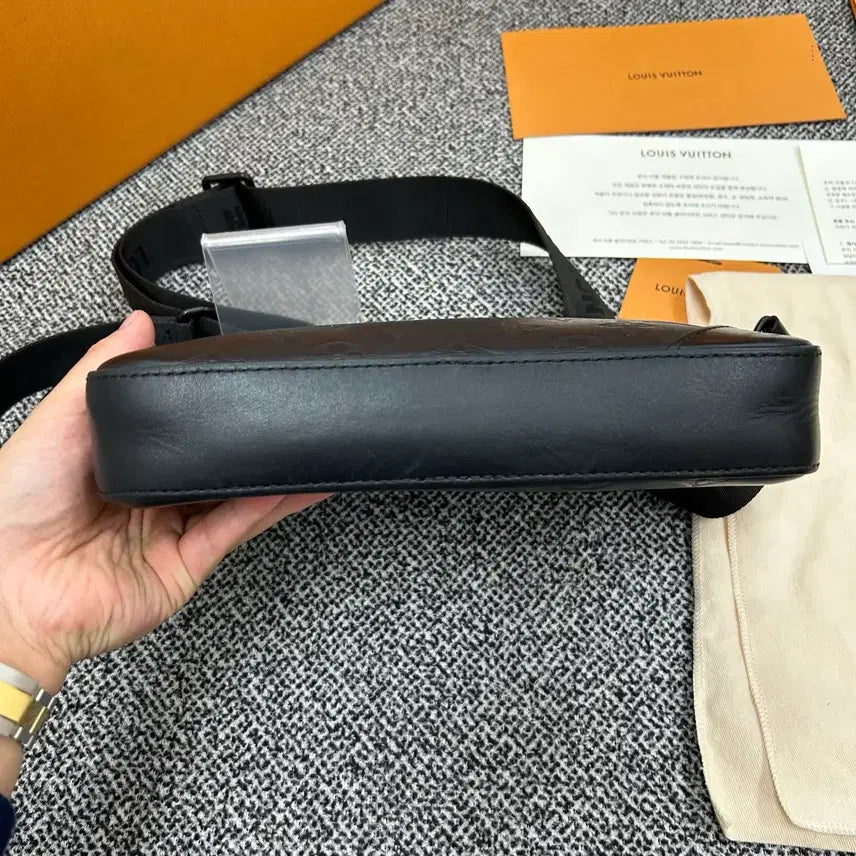 [BUNJANG] Louis Vuitton Shadow Duo Messenger Bag Crossbody / {국내 매장구매} 루이비통 쉐도우 듀오 메신저백 크로스백