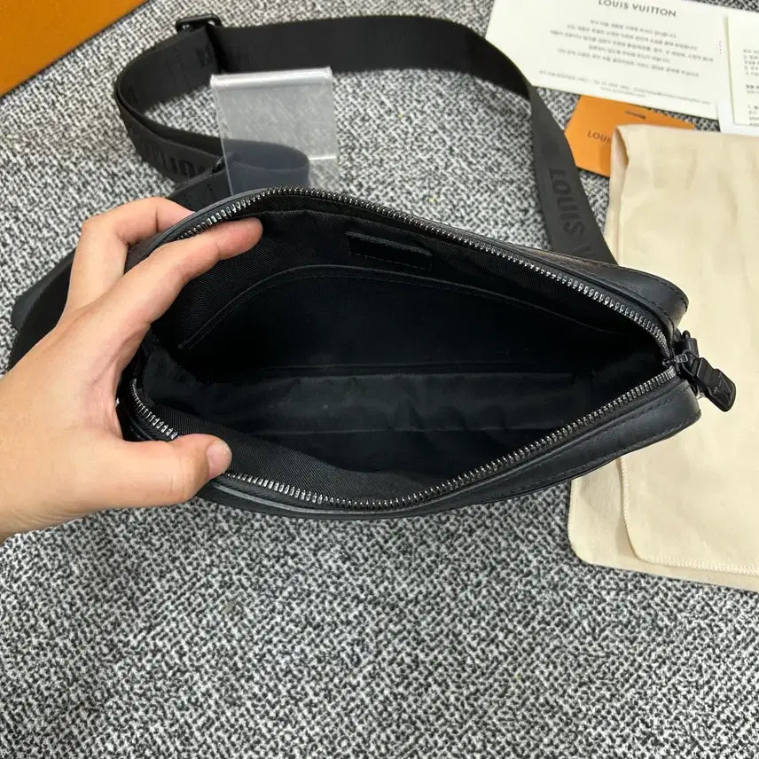 [BUNJANG] Louis Vuitton Shadow Duo Messenger Bag Crossbody / {국내 매장구매} 루이비통 쉐도우 듀오 메신저백 크로스백