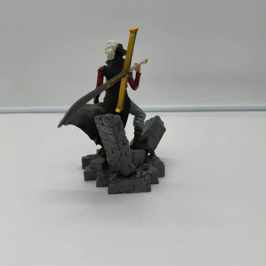 [BUNJANG] One Piece Dracule Mihawk Figure / 원피스 쥬라큘 미호크 피규어