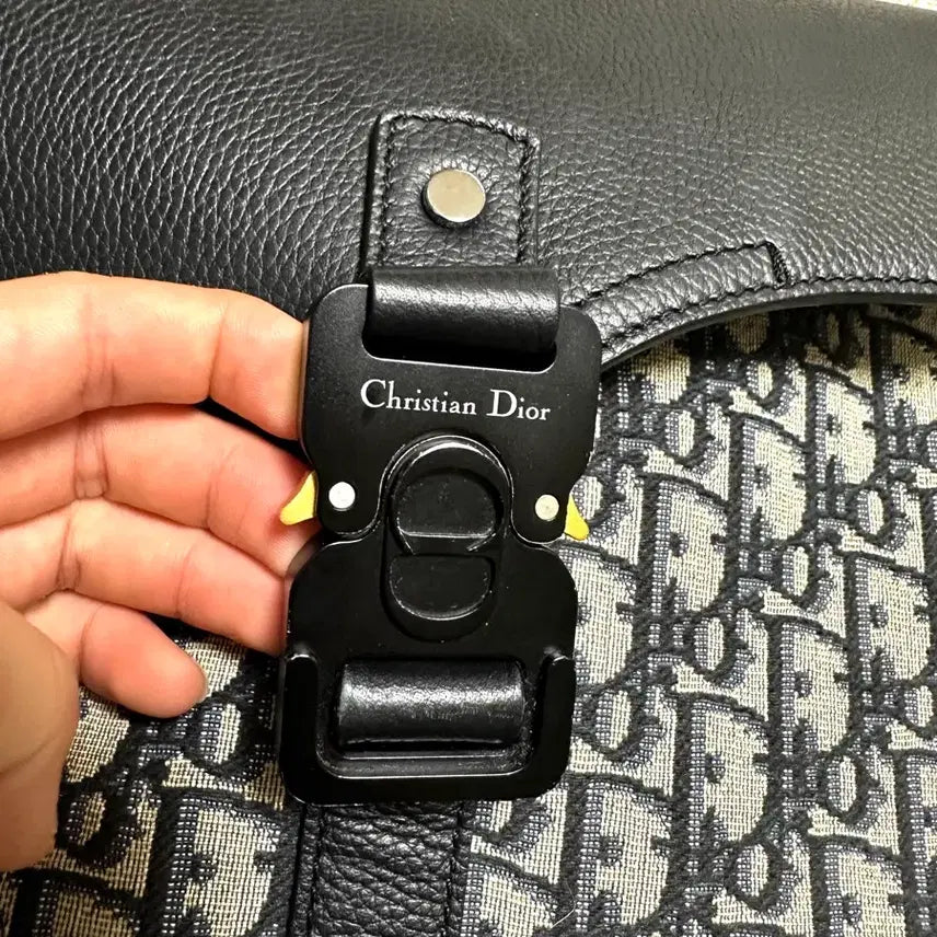 [BUNJANG] Dior Oblique Saddle Medium Flap Crossbody Bag / [OS/당일배송] 24ss 디올 오블리크 새들 미디움 플랩 스트랩백