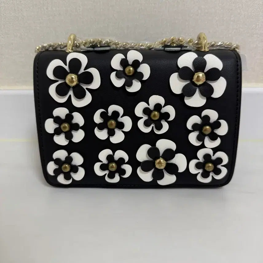 [BUNJANG] Leather Crossbody Bag with 3D Flower Detail / 입체꽃장식 소가죽 크로스백