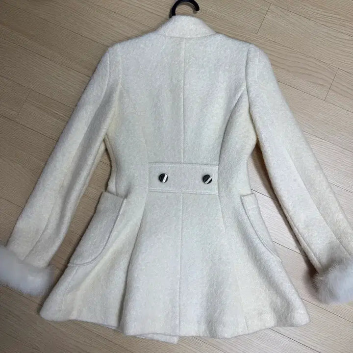 [BUNJANG] Ivory Two-Button Mini Coat / 아이보리 코트. 소매털코트. 투버튼 미니 코트