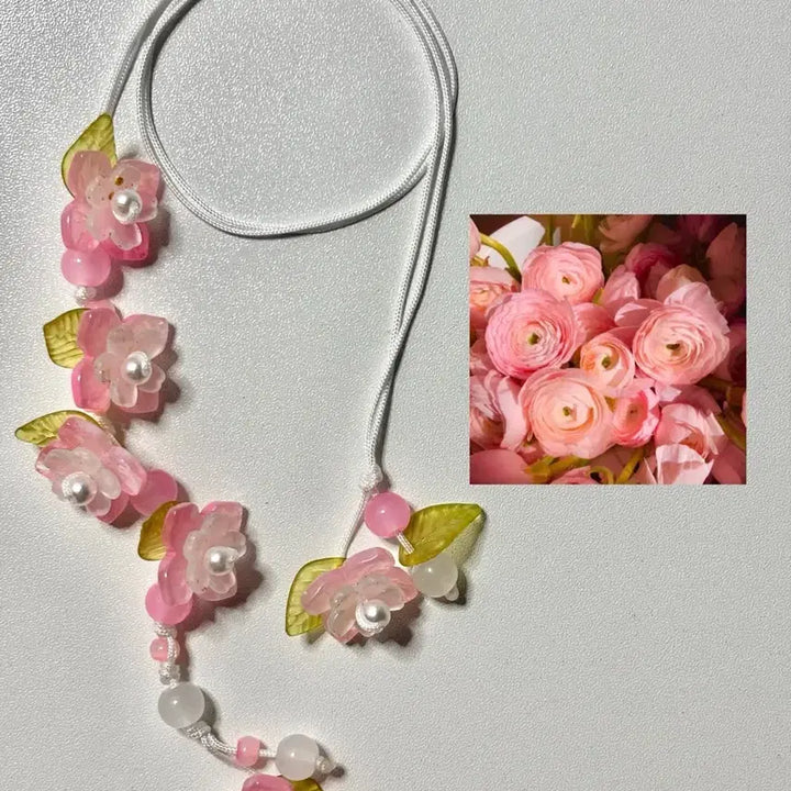 [BUNJANG] Pink Ranunculus Beaded Bookmark / 분홍 라넌큘러스 컴포지션 비즈책갈피 | 라넌큘러스 닮은 비즈책갈피