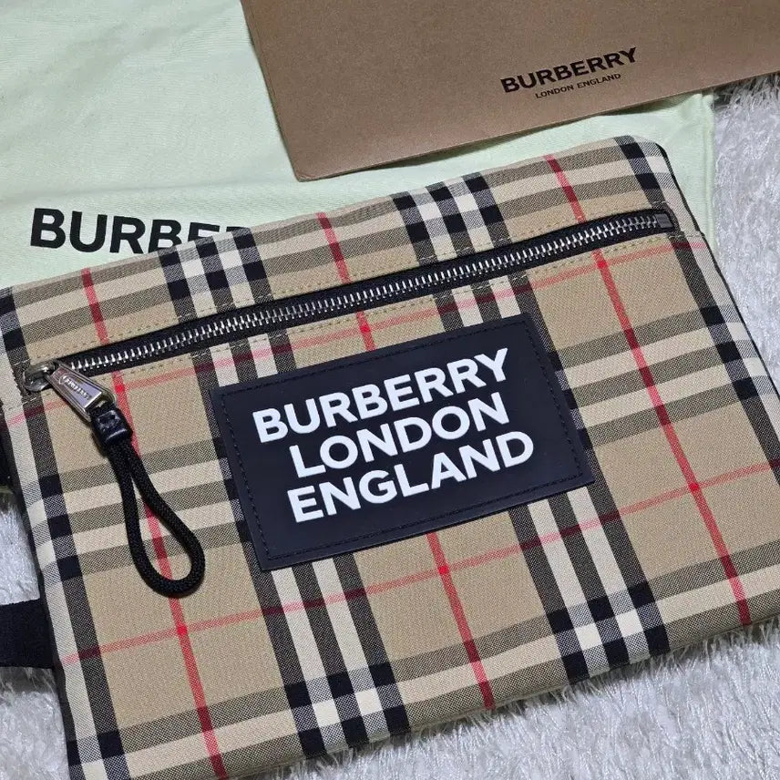 [BUNJANG] Burberry Vintage Check Portrait Clutch Bag / 버버리 빈티지 체크 포트레이트 클러치 파우치백