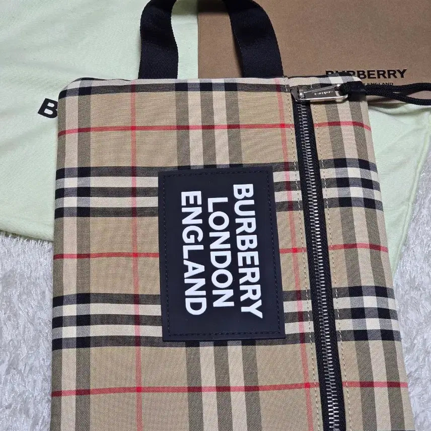 [BUNJANG] Burberry Vintage Check Portrait Clutch Bag / 버버리 빈티지 체크 포트레이트 클러치 파우치백