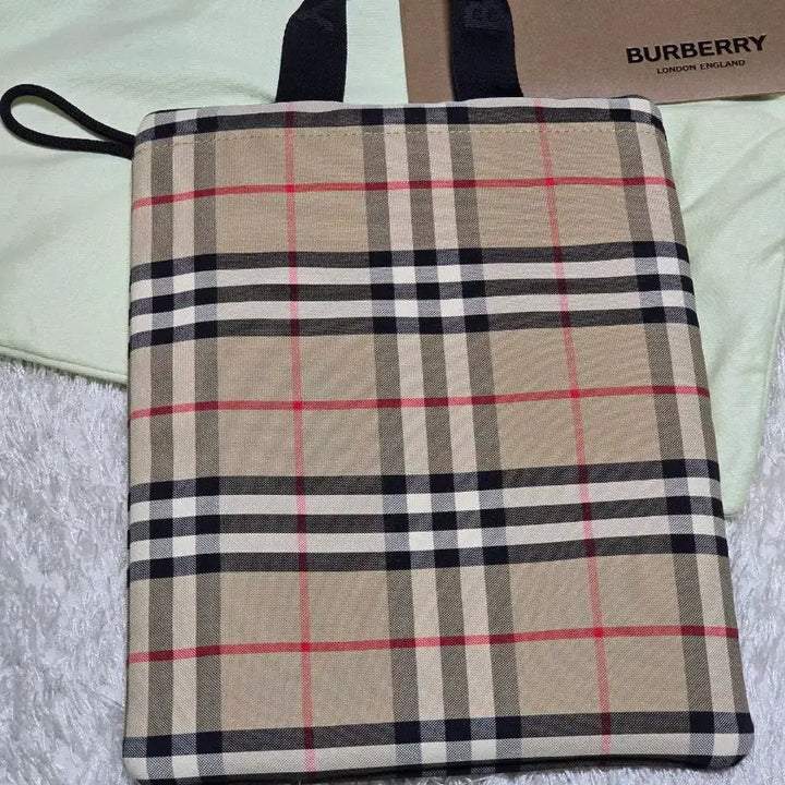 [BUNJANG] Burberry Vintage Check Portrait Clutch Bag / 버버리 빈티지 체크 포트레이트 클러치 파우치백