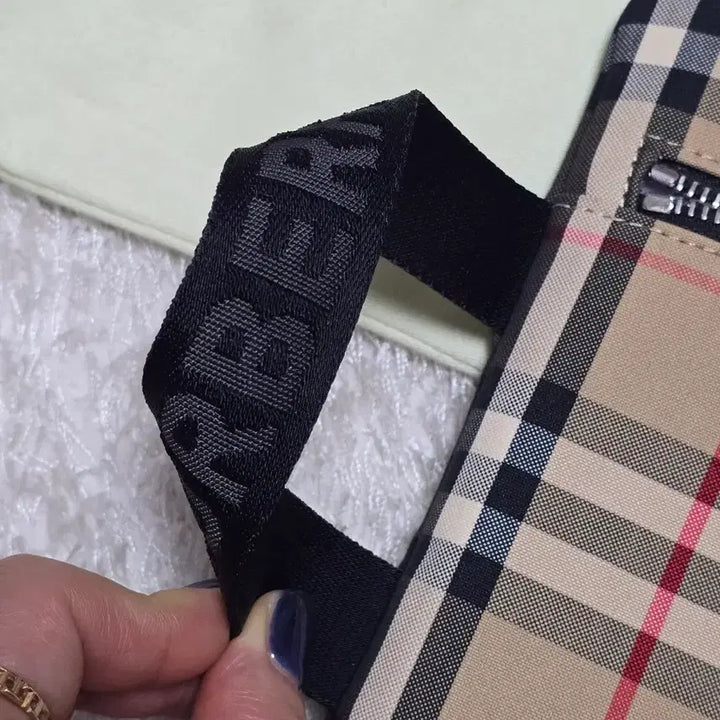 [BUNJANG] Burberry Vintage Check Portrait Clutch Bag / 버버리 빈티지 체크 포트레이트 클러치 파우치백
