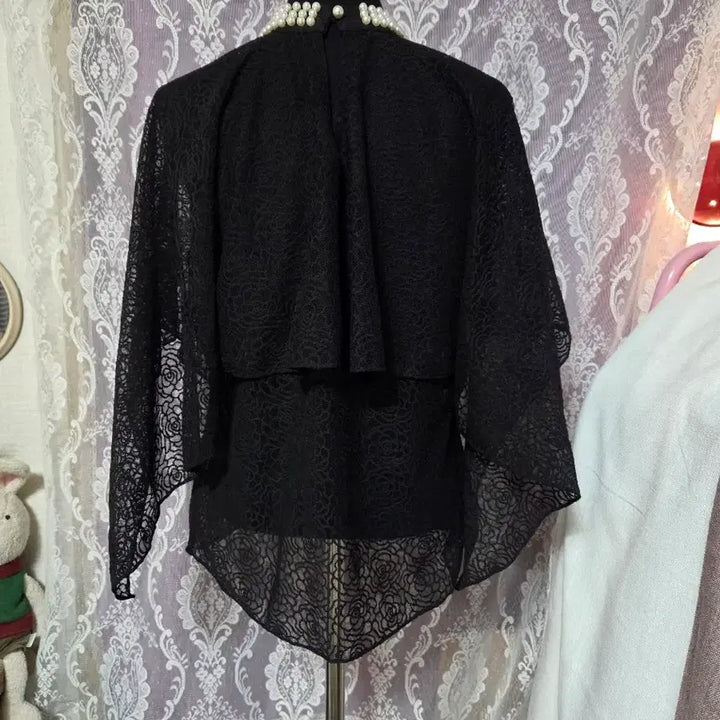 [BUNJANG] High-Quality Pearl Neckline Sheer Blouse / 새상품)고퀄리/진주 넥라인 시스루 블라우스/날개형 소매/팔뚝커버