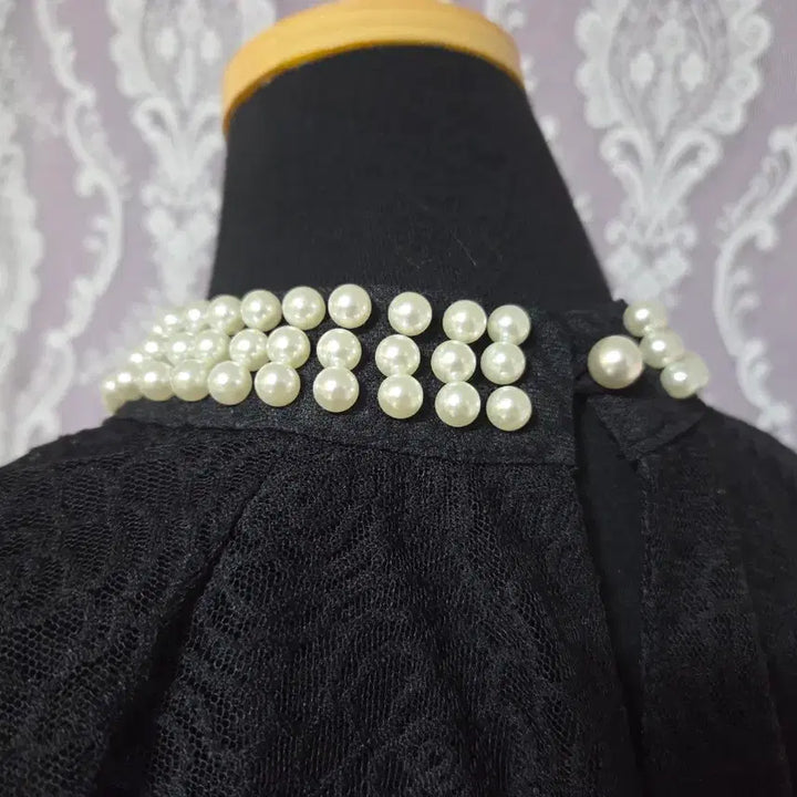 [BUNJANG] High-Quality Pearl Neckline Sheer Blouse / 새상품)고퀄리/진주 넥라인 시스루 블라우스/날개형 소매/팔뚝커버