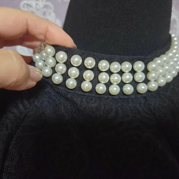 [BUNJANG] High-Quality Pearl Neckline Sheer Blouse / 새상품)고퀄리/진주 넥라인 시스루 블라우스/날개형 소매/팔뚝커버