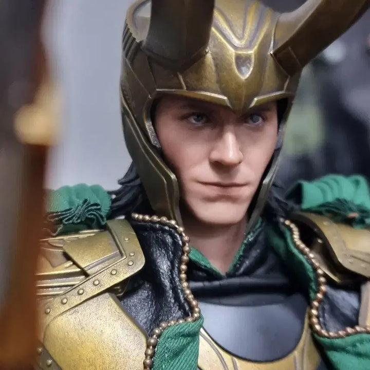 [BUNJANG] Hot Toys Avengers Loki Figure / 핫토이 어벤져스 로키 피규어 팝니다