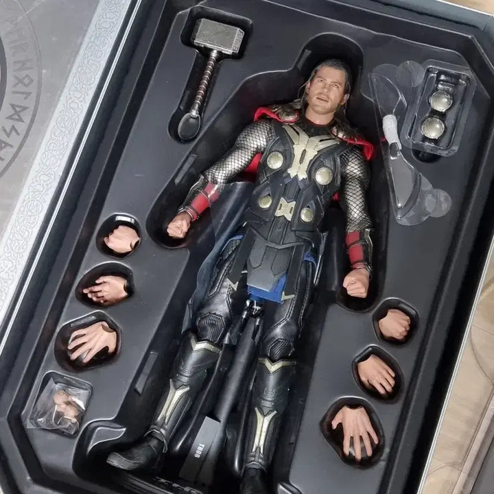 [BUNJANG] Hot Toys Thor Armor Version Figure / 핫토이 다크월드 토르 갑주버전 팝니다.