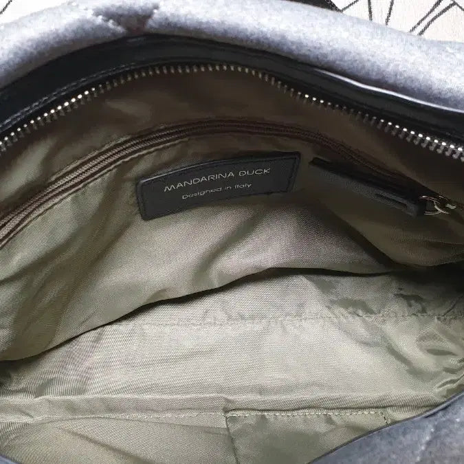 [BUNJANG] Mandarina Duck Diamond Quilted Crossbody Bag / 만다리나덕 크로스백 다이아몬드 퀄딩 오리 그레이